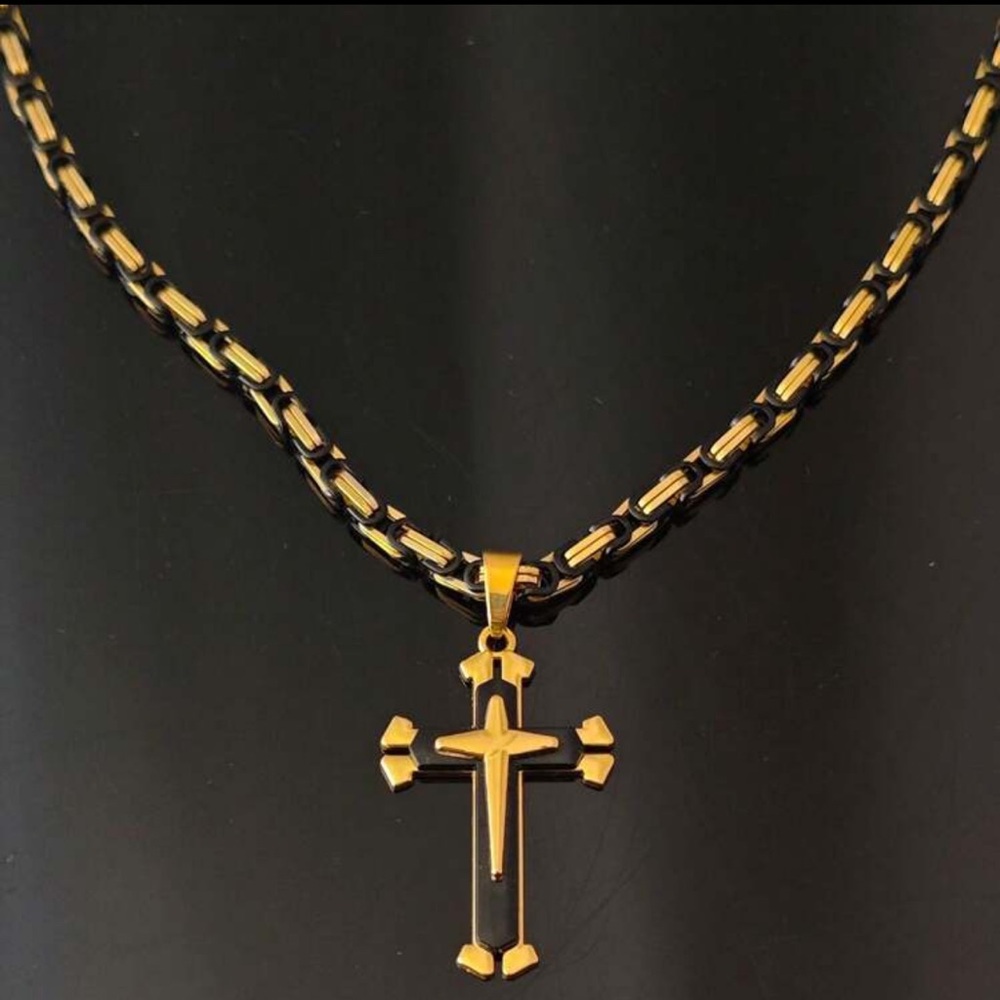 Minimalist 3-Layer Cross Pendant Necklace With Stainless Steel Chain